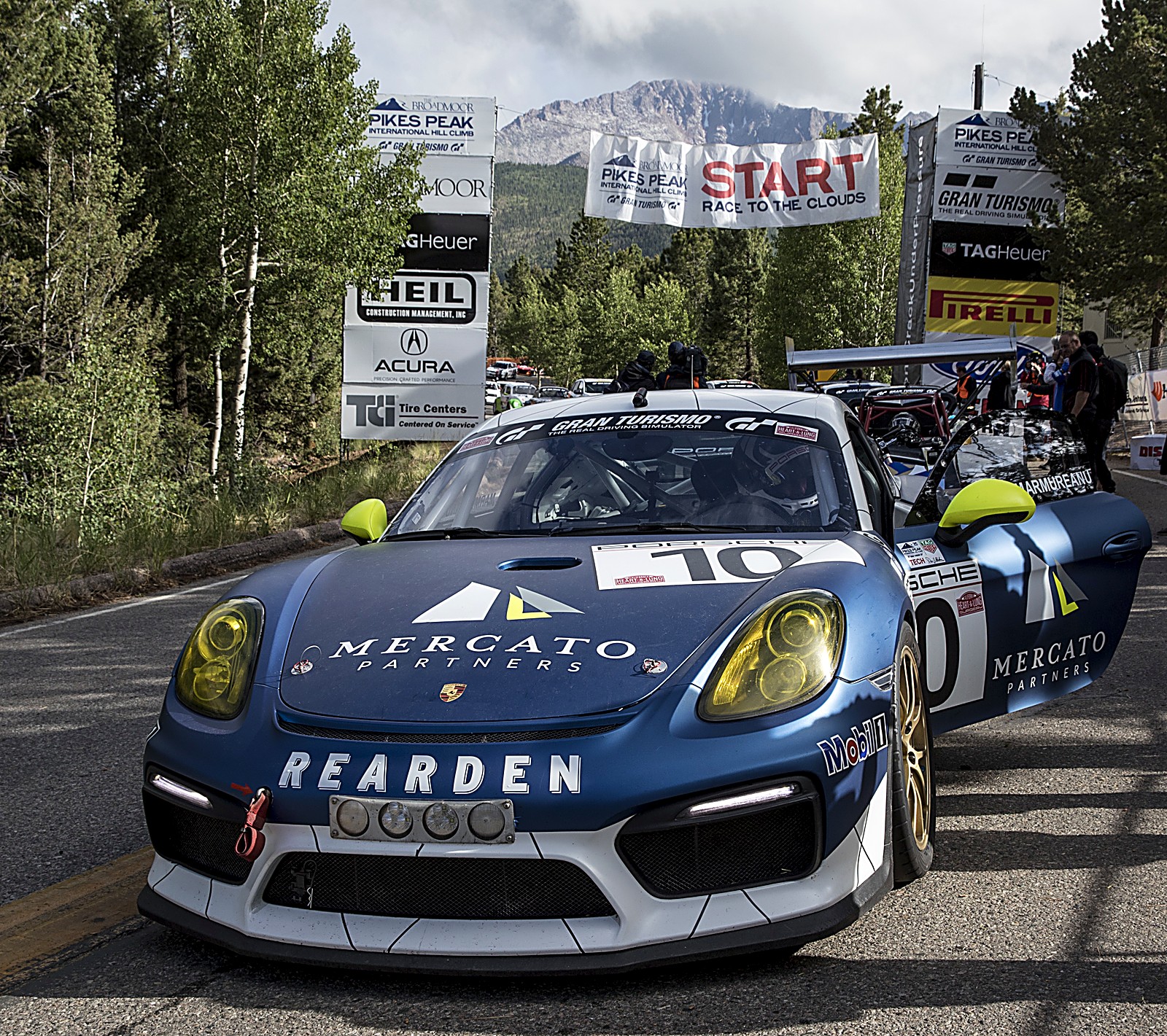 Porsche Cayman GT4 Clubsport No. 10 at the Pikes Peak International Hill Climb 2018