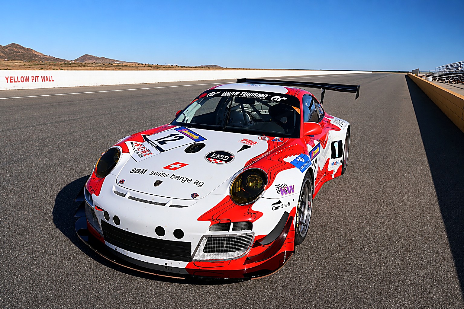 Porsche 911 GT3 R at speed at Willow Springs, POC Willow Springs 2018