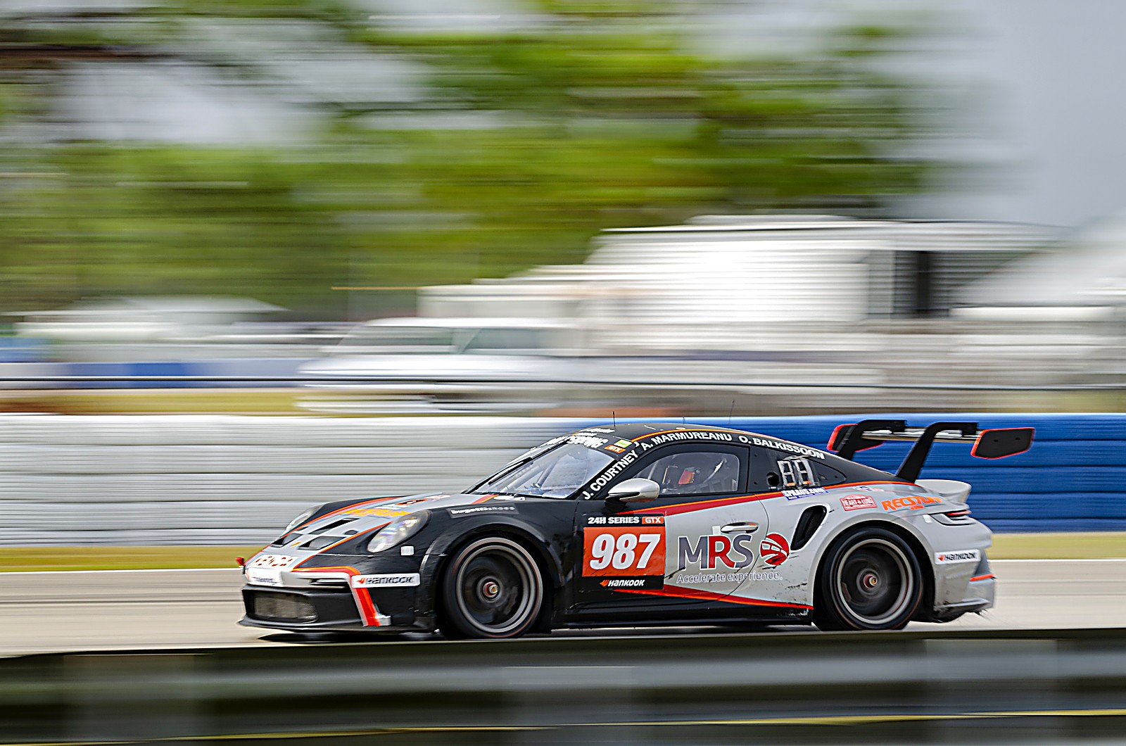 Porsche 991 Cup at the 24H Sebring 2021 — on the Sebring straight