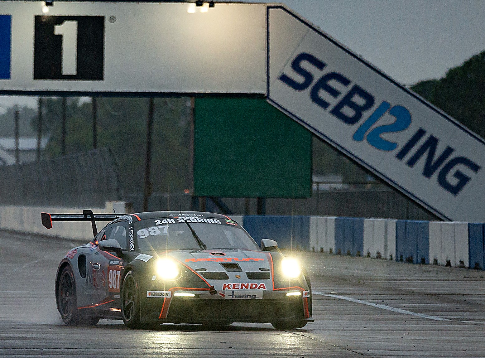 Porsche 991 Cup at the 24H Sebring 2021 — racing into the night